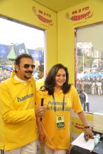 Tina Ambani, Gulshan Grover at Radio Mirchi booth during Mumbai Marathon in 18th Jan 2015